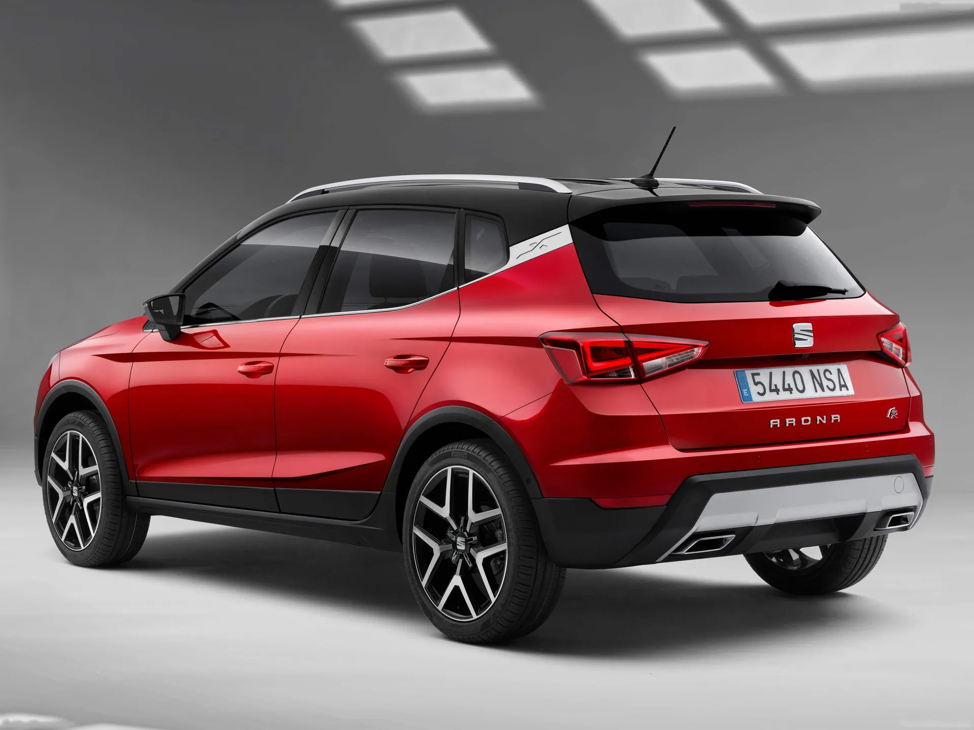 Seat Arona (2018) – zadní tříčtvrteční pohled