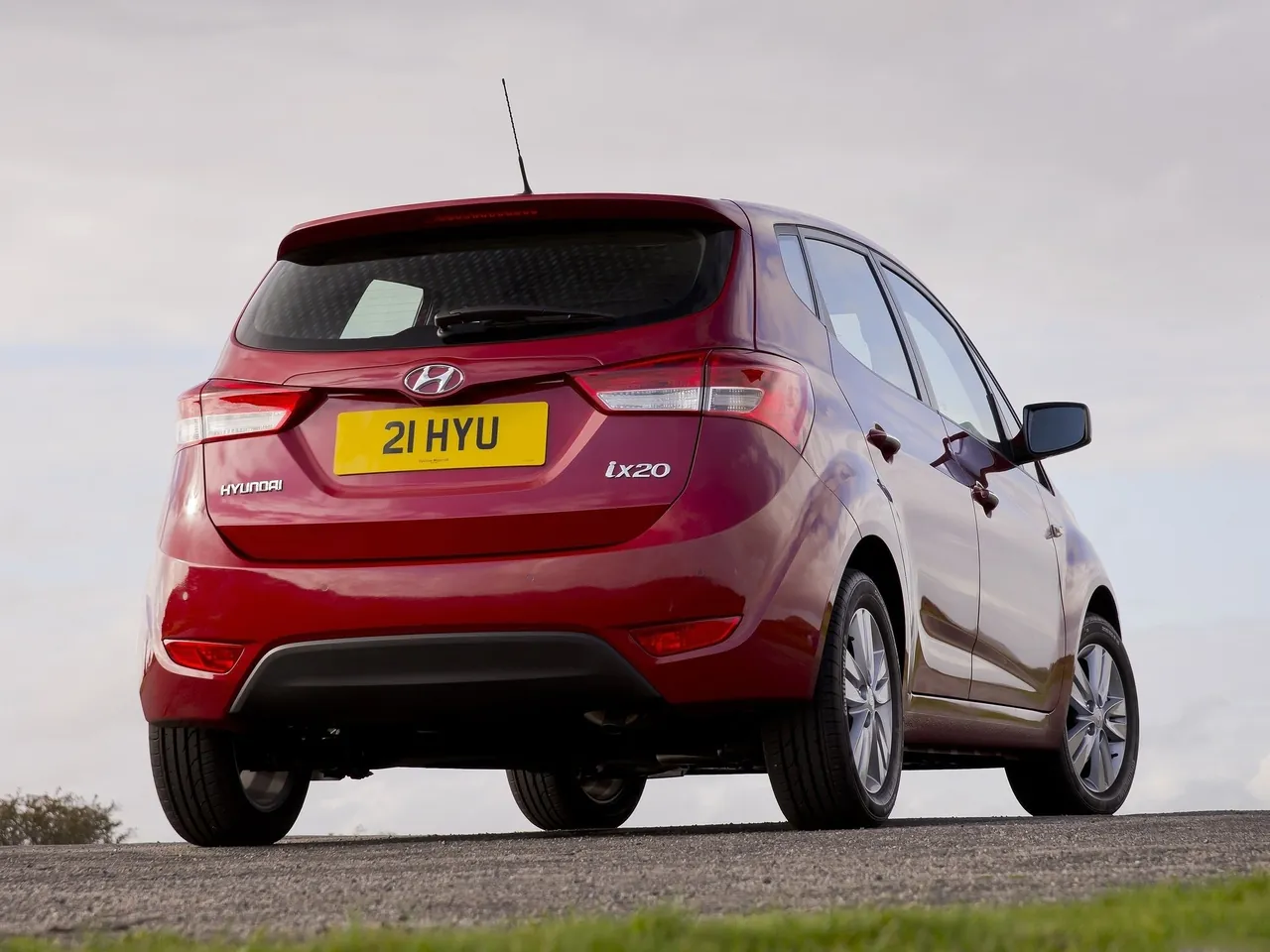 Hyundai ix20 (2011) – zadní tříčtvrteční pohled
