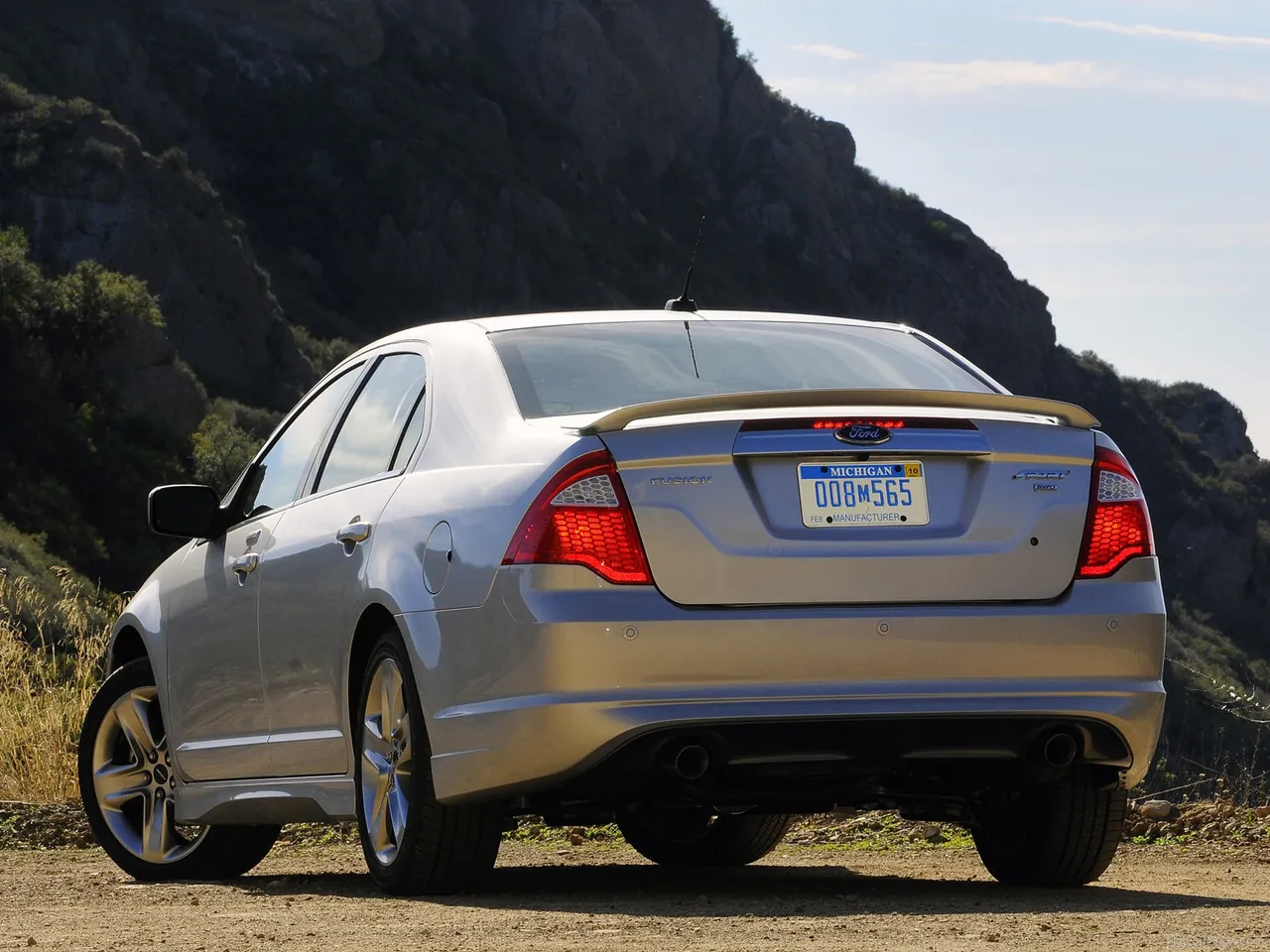 Ford Fusion (2010) – zadní tříčtvrteční pohled