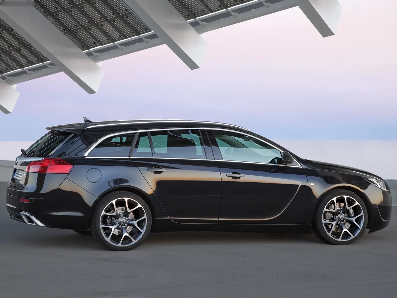 Opel Insignia OPC Sports Tourer (2010) – boční profil