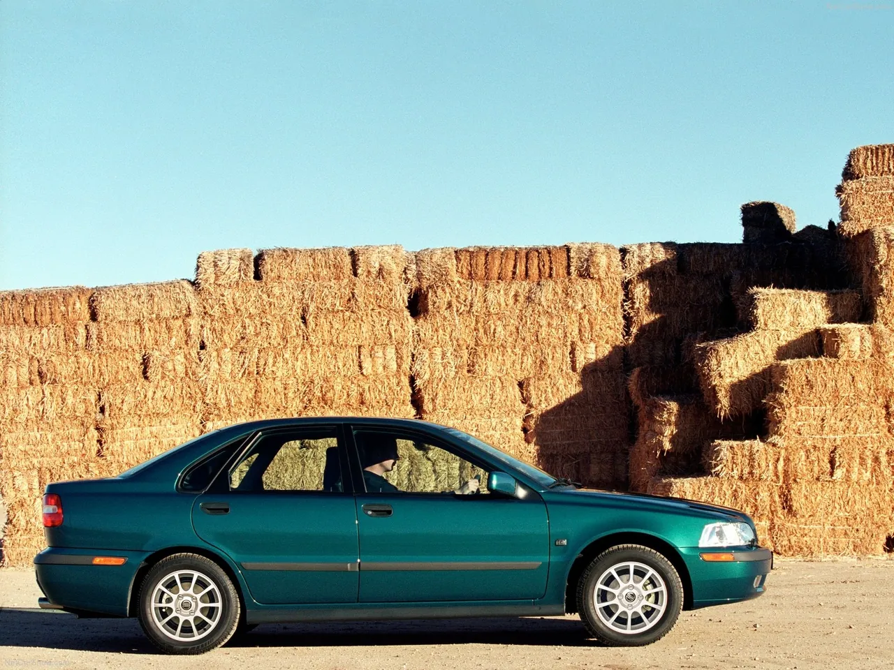 Volvo S40 (2001) – boční profil