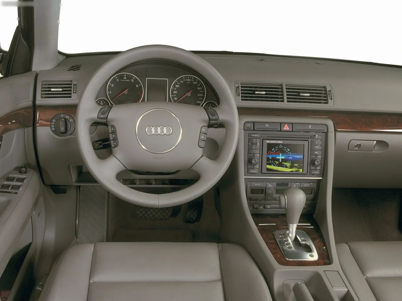 Audi A4 (2000) – interiér