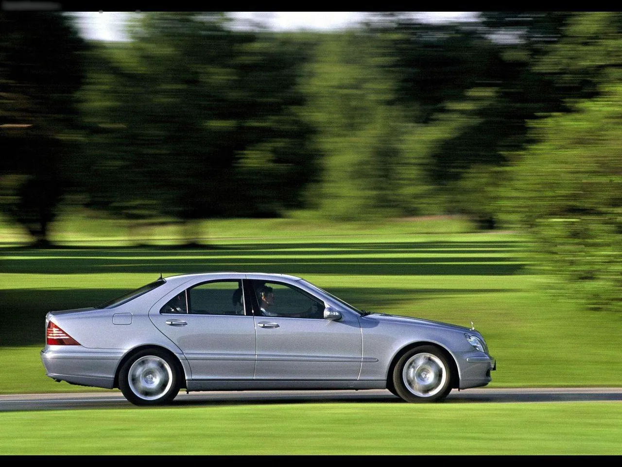 Mercedes-Benz S500 4MATIC (2003) - Side Profile