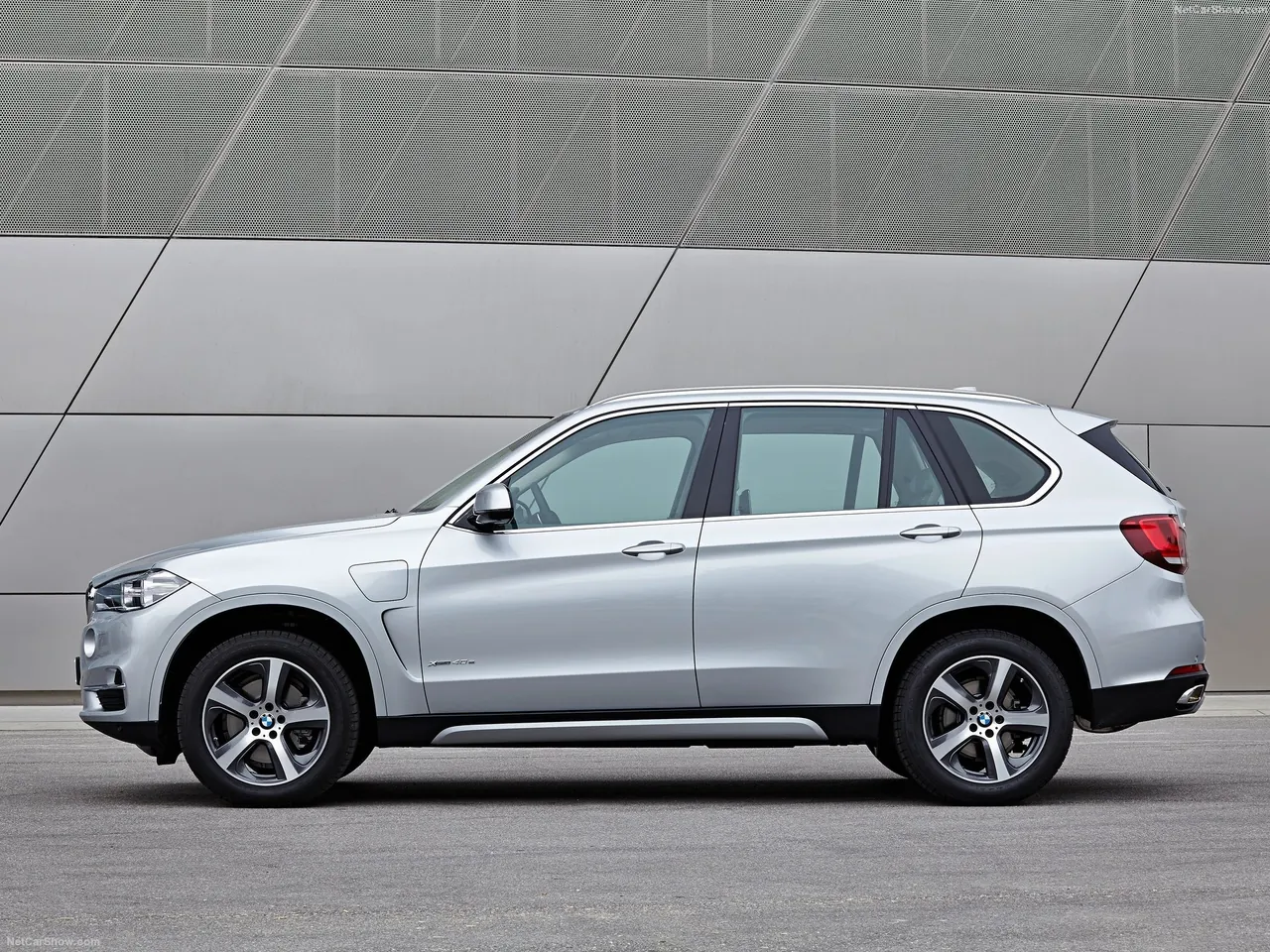 BMW X5 xDrive40e (2016) – boční profil