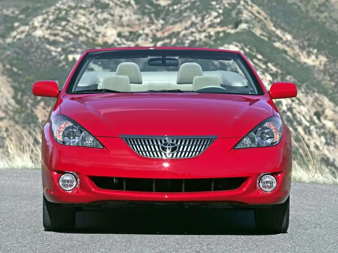 Toyota Camry Solara Convertible V6 SE (2004) - Front