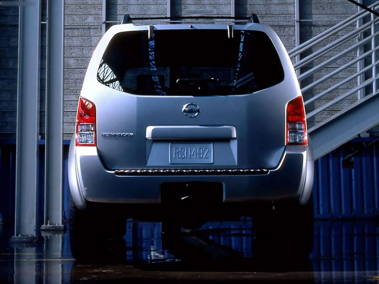 Nissan Pathfinder (2005) – zezadu