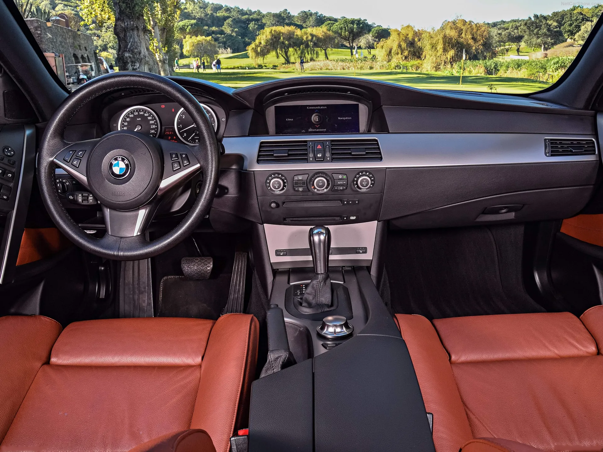 BMW 545i (2005) – interiér