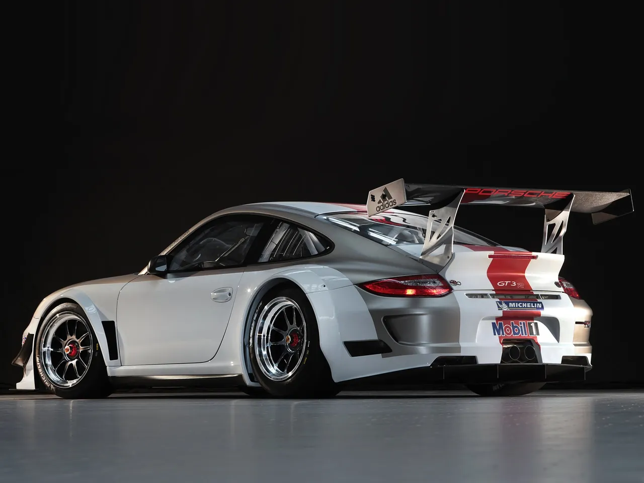 Porsche 911 GT3 R (2010) - Rear Three-Quarter