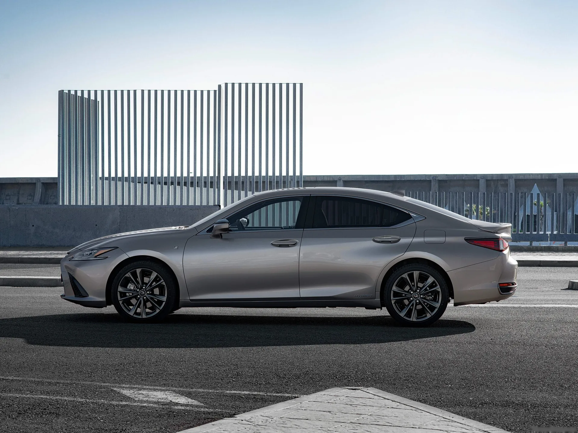 Lexus ES [EU] (2019) – boční profil