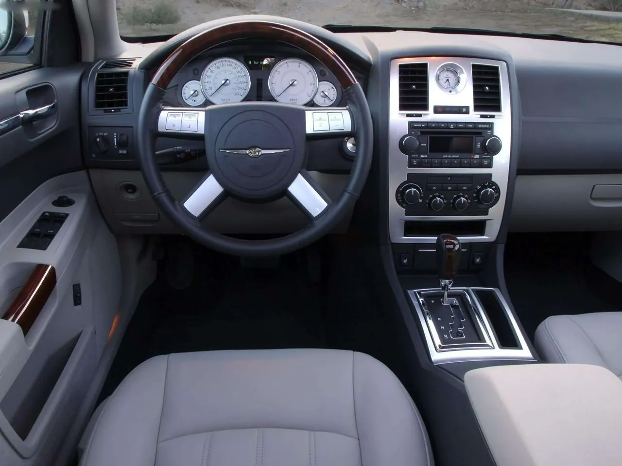Chrysler 300 (2005) – interiér
