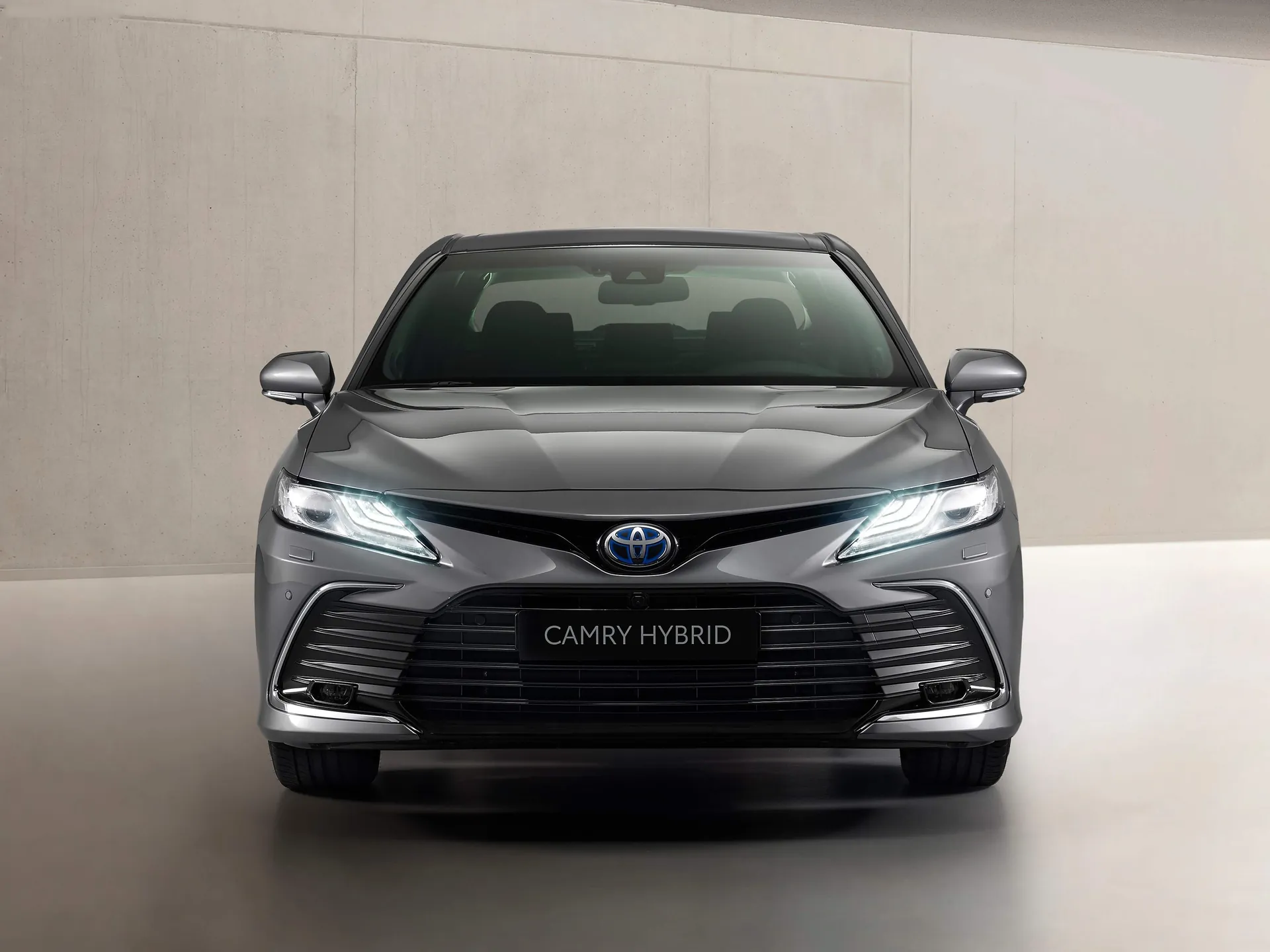 Toyota Camry Hybrid [EU] (2021) - Front