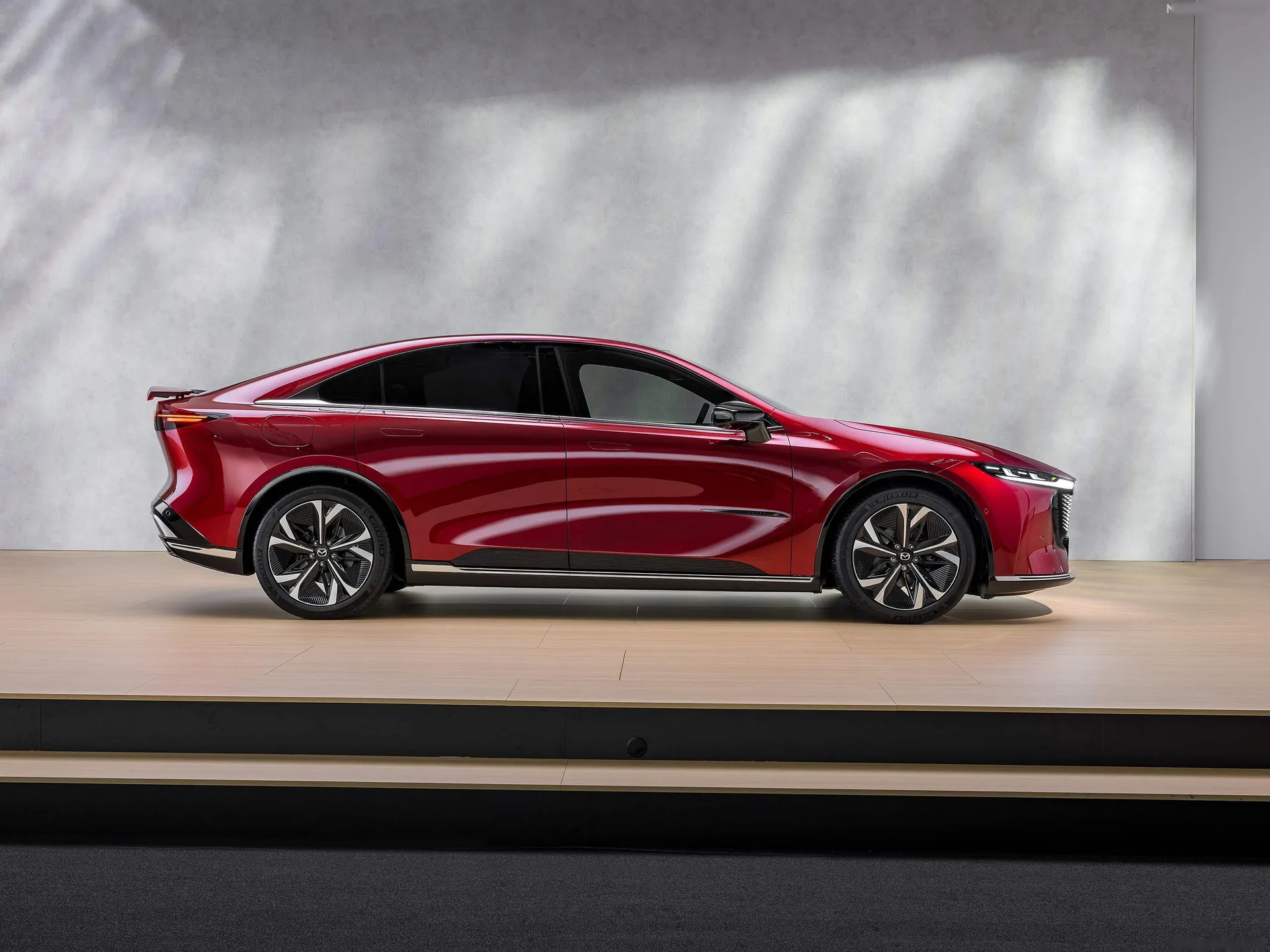 Mazda 6e (2026) – boční profil