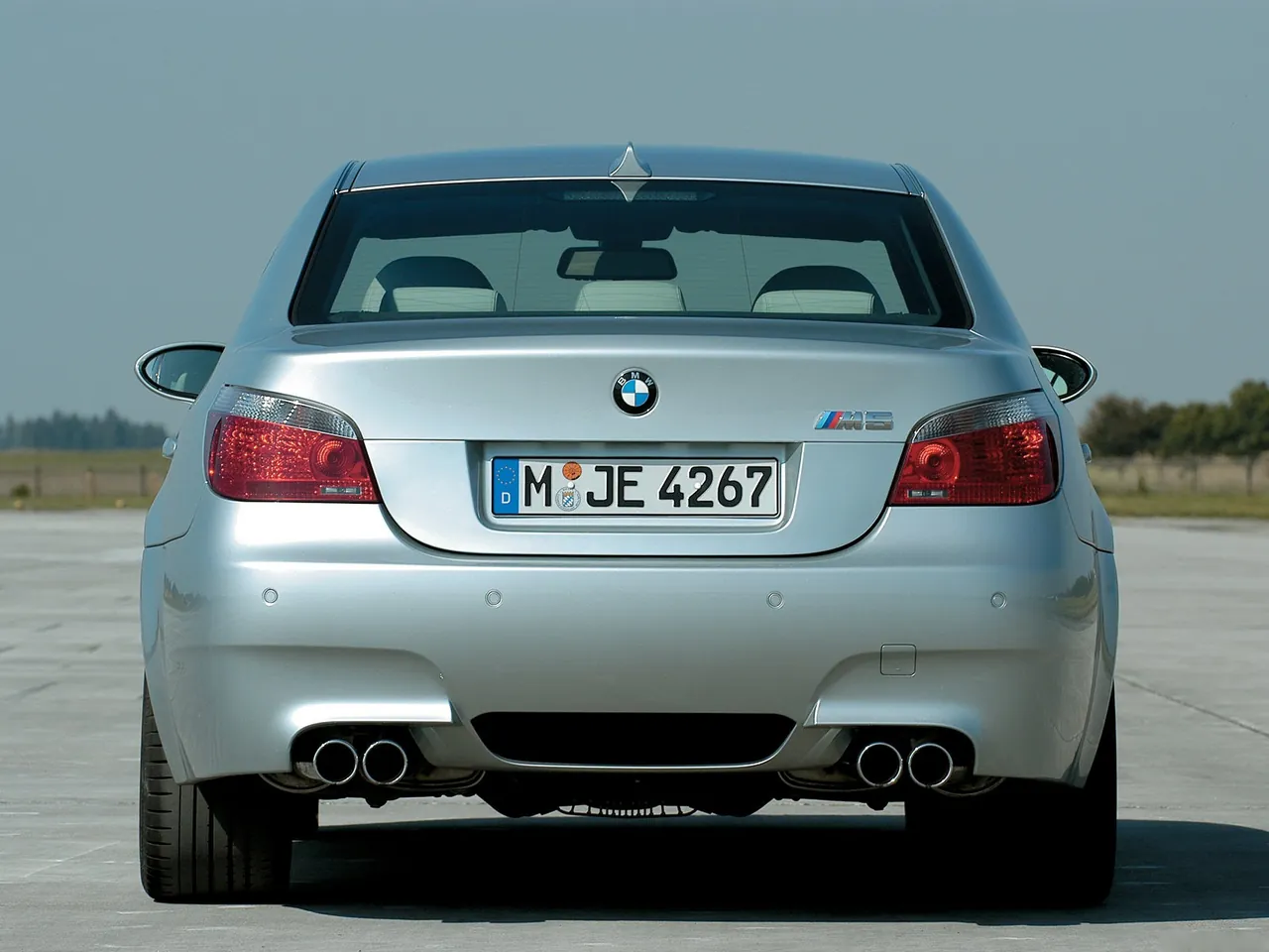 BMW M5 (2005) – zezadu