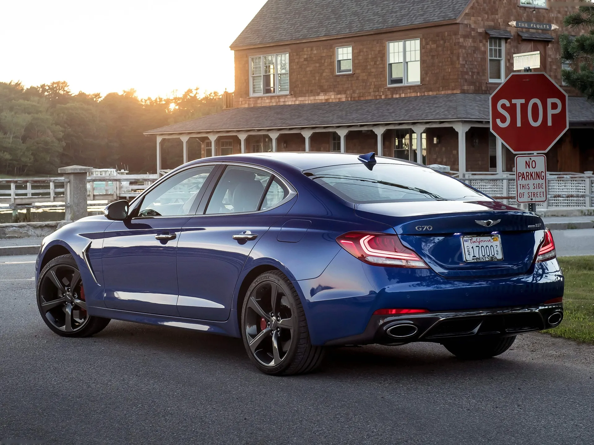 Genesis G70 (2019) – zadní tříčtvrteční pohled