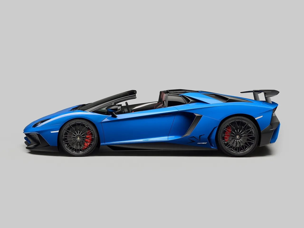 Lamborghini Aventador LP750-4 SV Roadster (2016) – boční profil