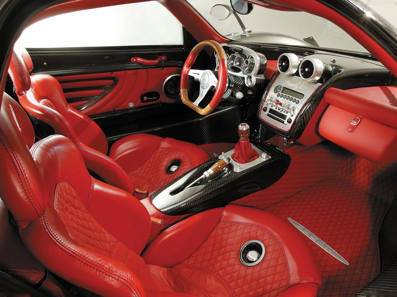 Pagani Zonda F (2005) – interiér