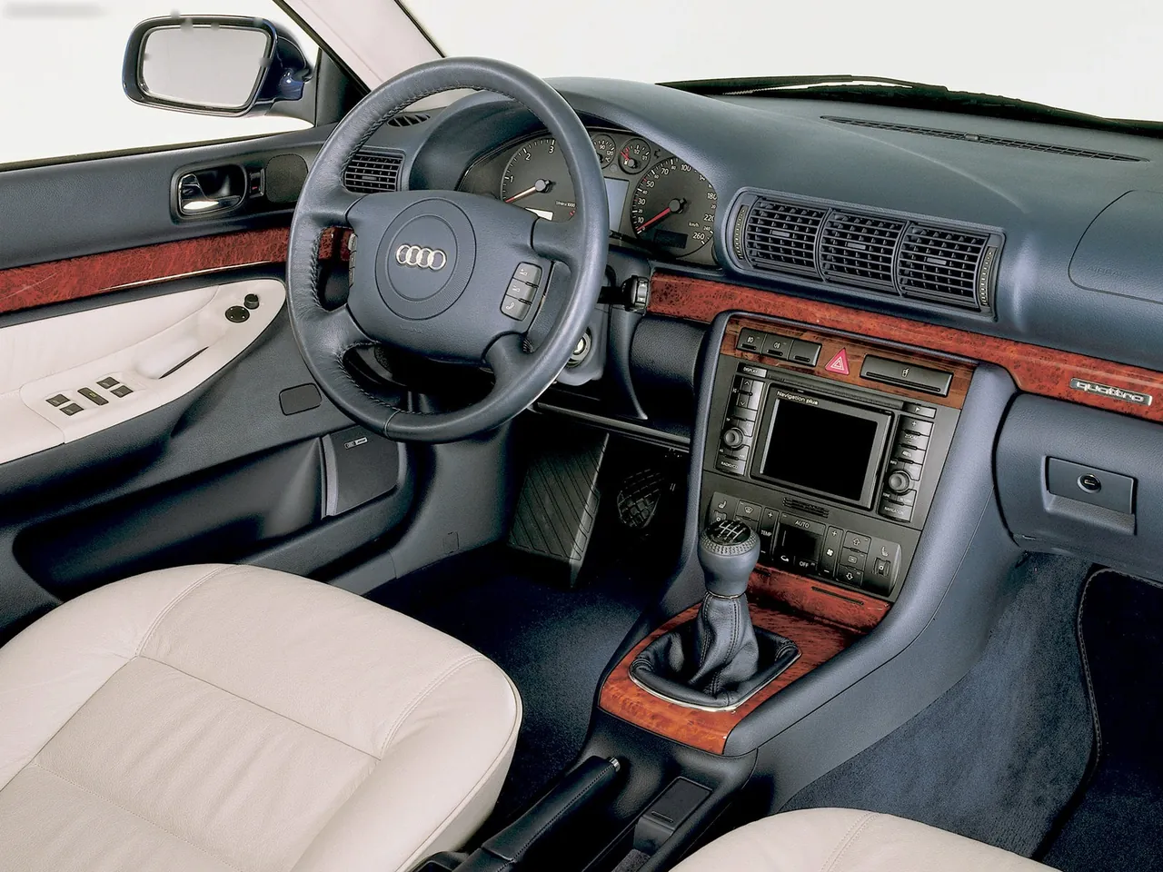 Audi A4 (1999) – interiér