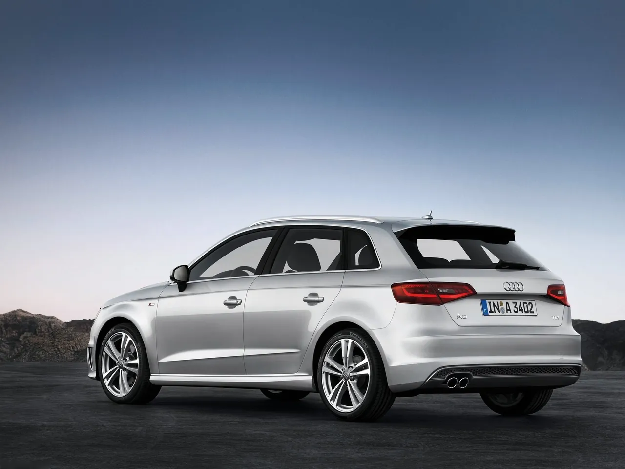 Audi A3 Sportback S-Line (2014) – zadní tříčtvrteční pohled