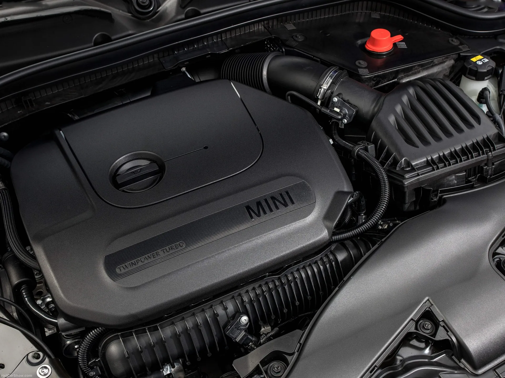 Mini Cooper S (2019) – motorový prostor