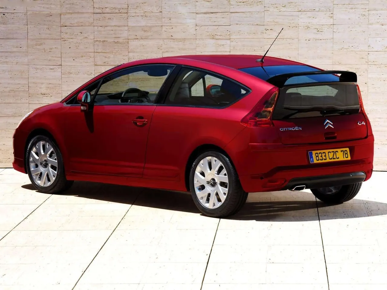 Citroen C4 Coupe (2005) – zadní tříčtvrteční pohled