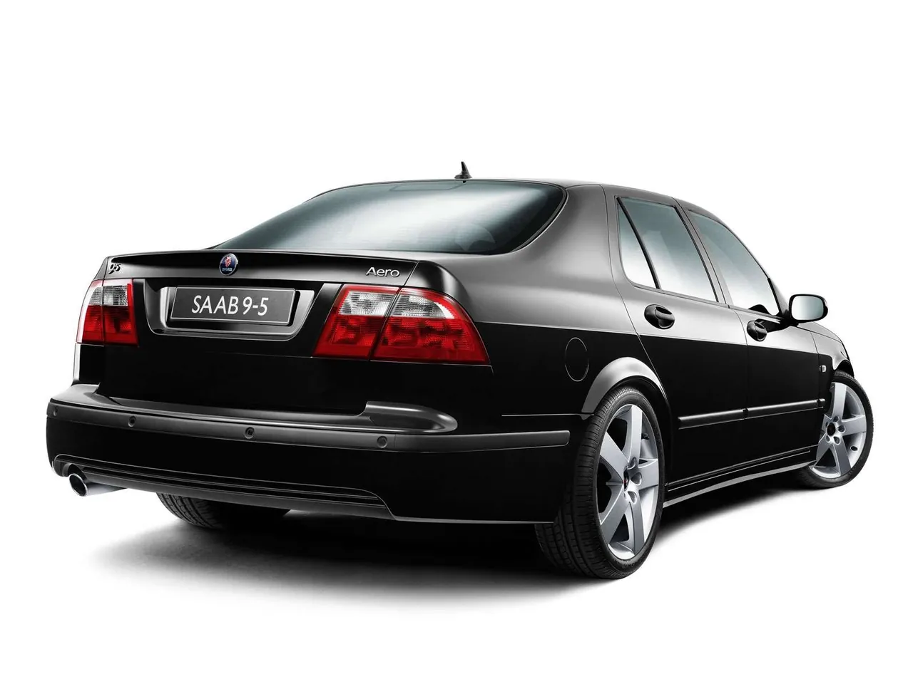 Saab 9-5 Sedan (2004) – zadní tříčtvrteční pohled