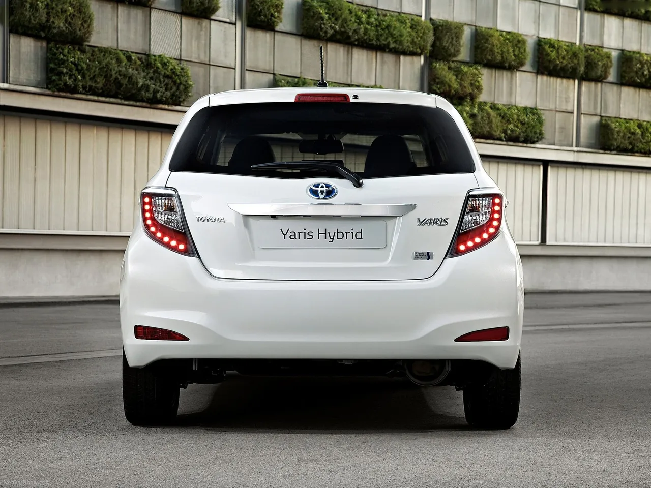 Toyota Yaris Hybrid (2013) - Rear