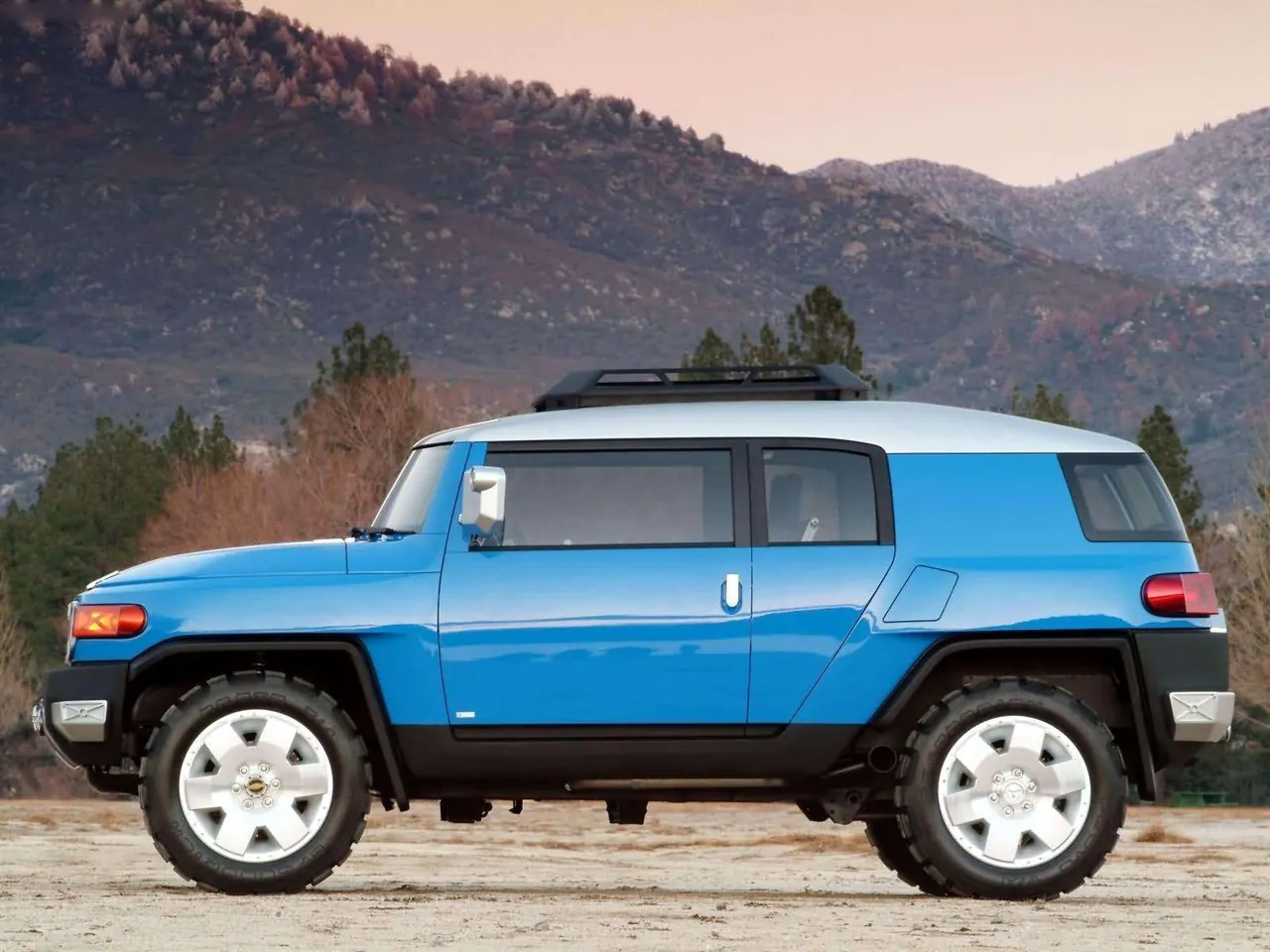Toyota FJ Cruiser Concept (2003) - Side Profile