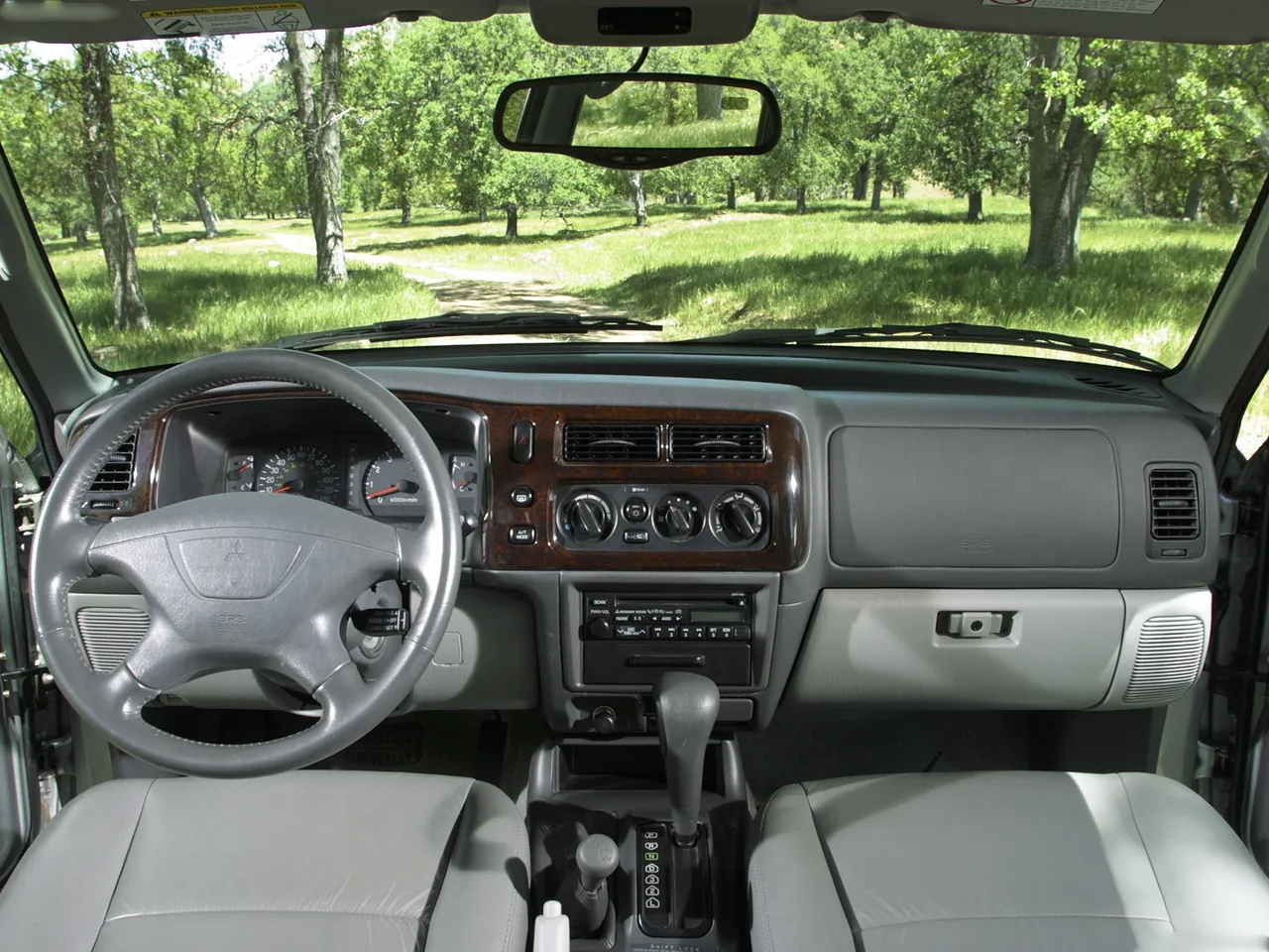Mitsubishi Montero Sport (2004) - Interior