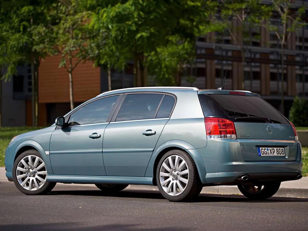 Opel Signum (2006) – zadní tříčtvrteční pohled