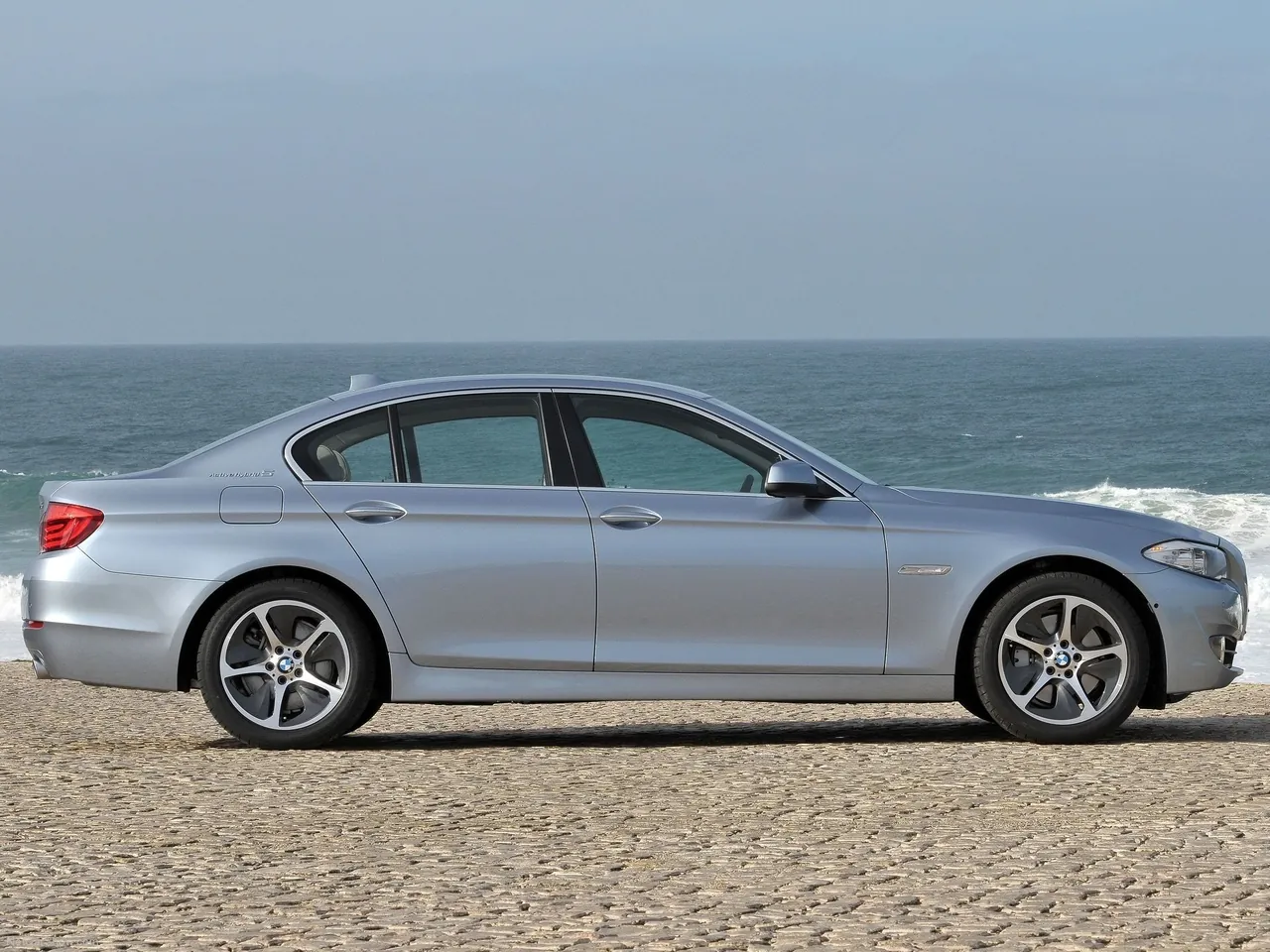 BMW 5 ActiveHybrid (2013) – boční profil