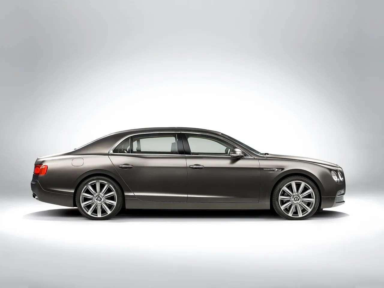 Bentley Flying Spur (2014) – boční profil