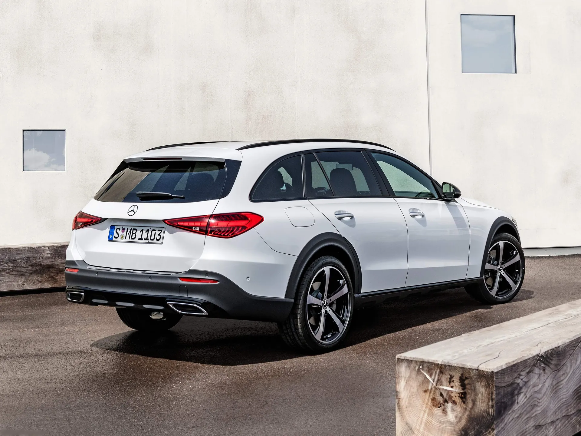 Mercedes-Benz C-Class All-Terrain (2022) – zadní tříčtvrteční pohled