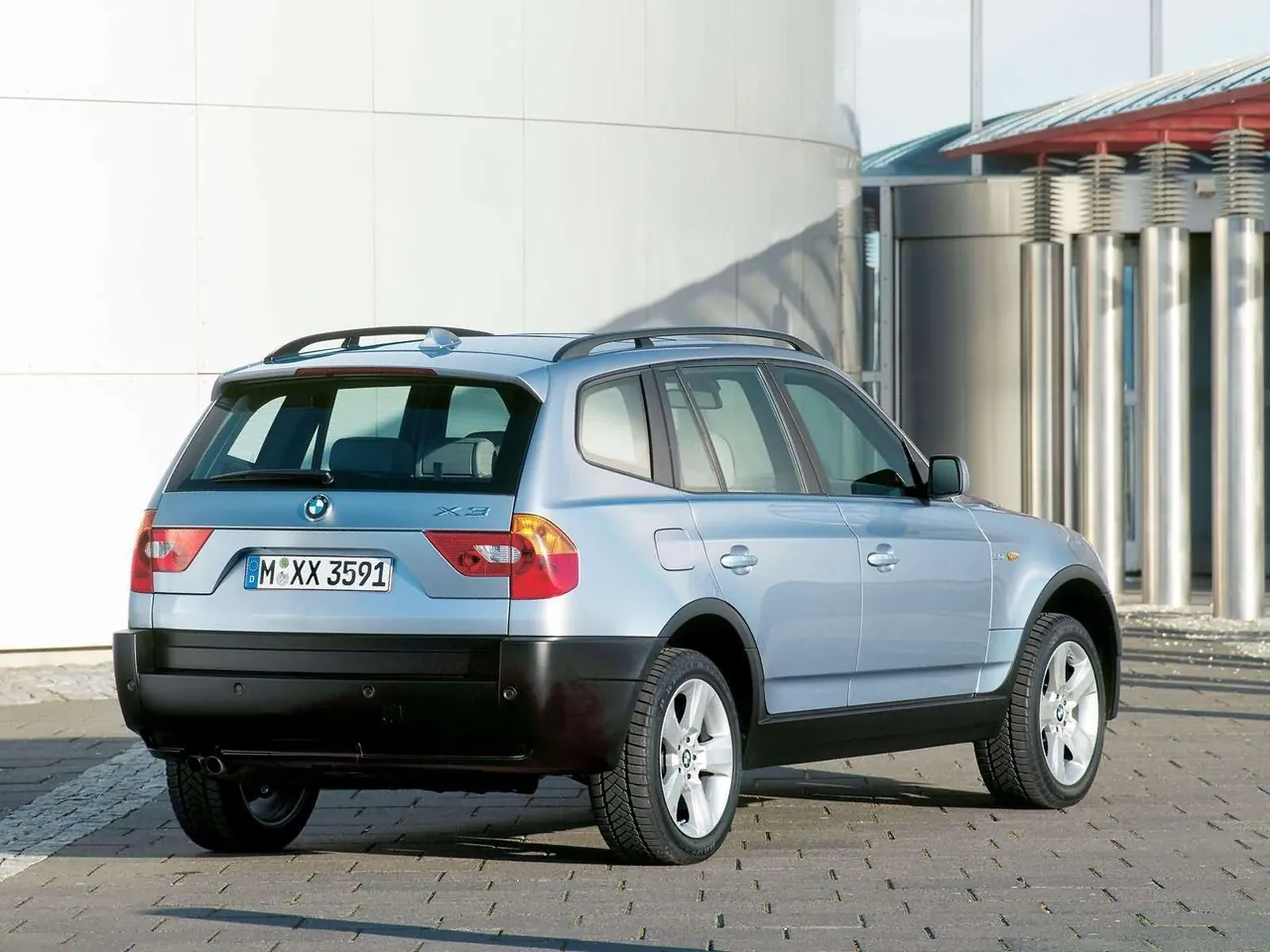 BMW X3 3.0i (2004) – zadní tříčtvrteční pohled