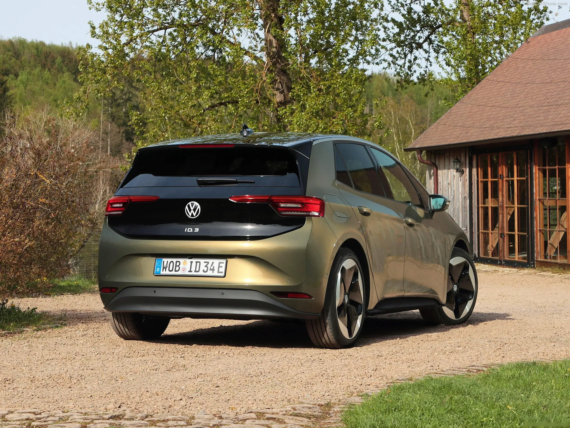 Volkswagen ID.3 (2024) – zadní tříčtvrteční pohled