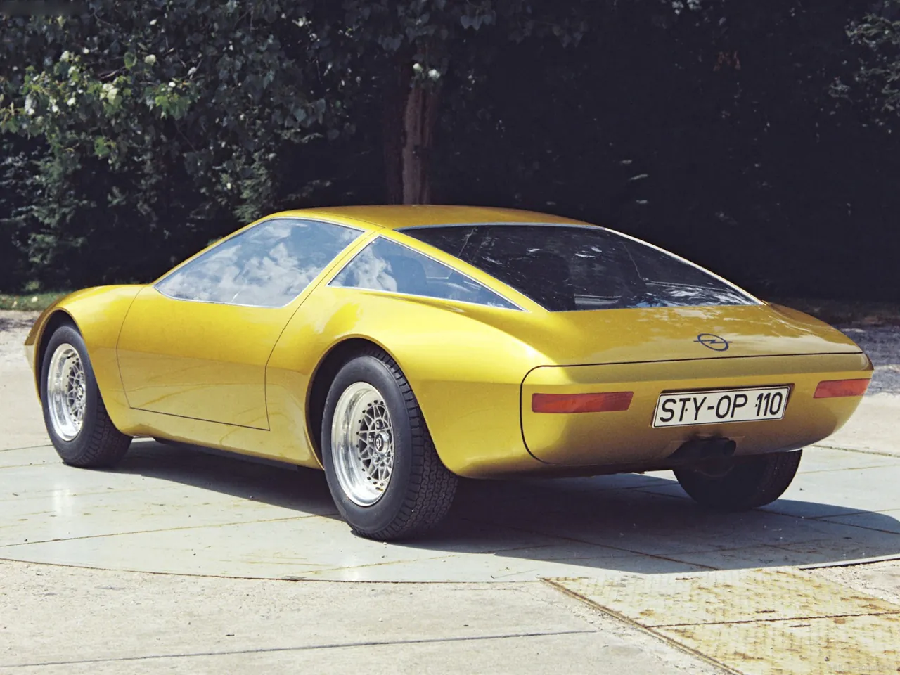 Opel GTW Geneve Concept (1975) – zadní tříčtvrteční pohled
