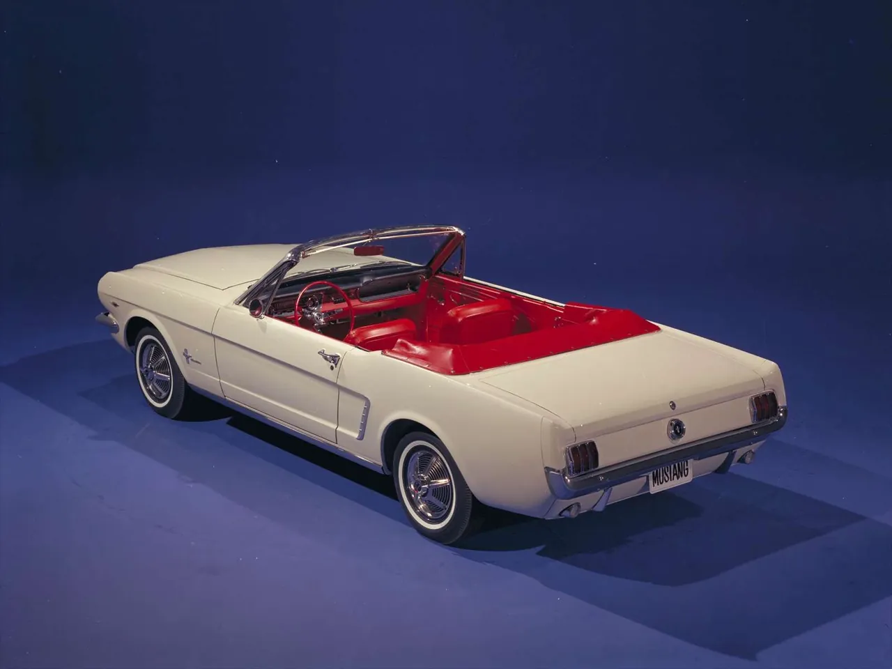 Ford Mustang (1964) – zadní tříčtvrteční pohled