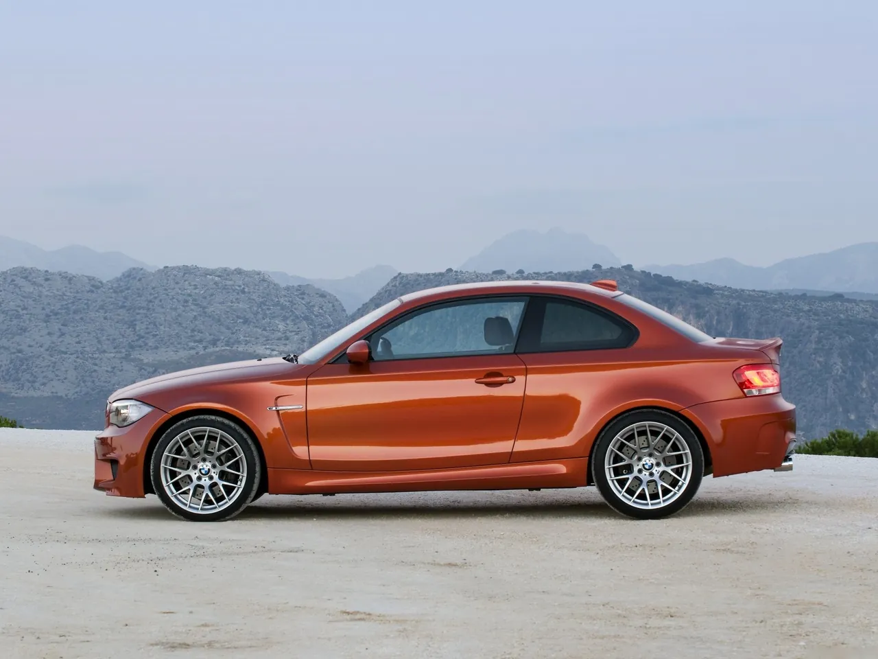 BMW 1-Series M Coupe (2011) – boční profil