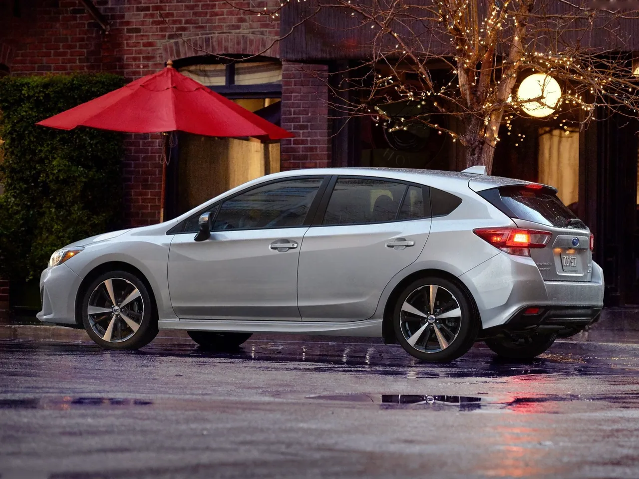 Subaru Impreza (2017) – zadní tříčtvrteční pohled