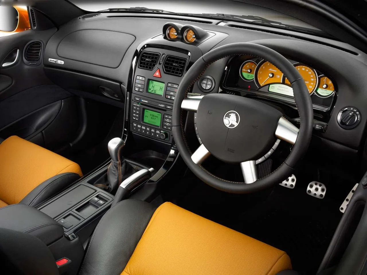 Holden Monaro CV8-Z (2005) – interiér