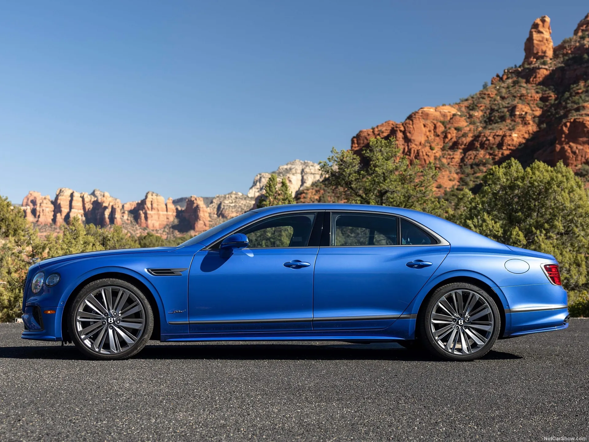 Bentley Flying Spur Speed (2025) – boční profil
