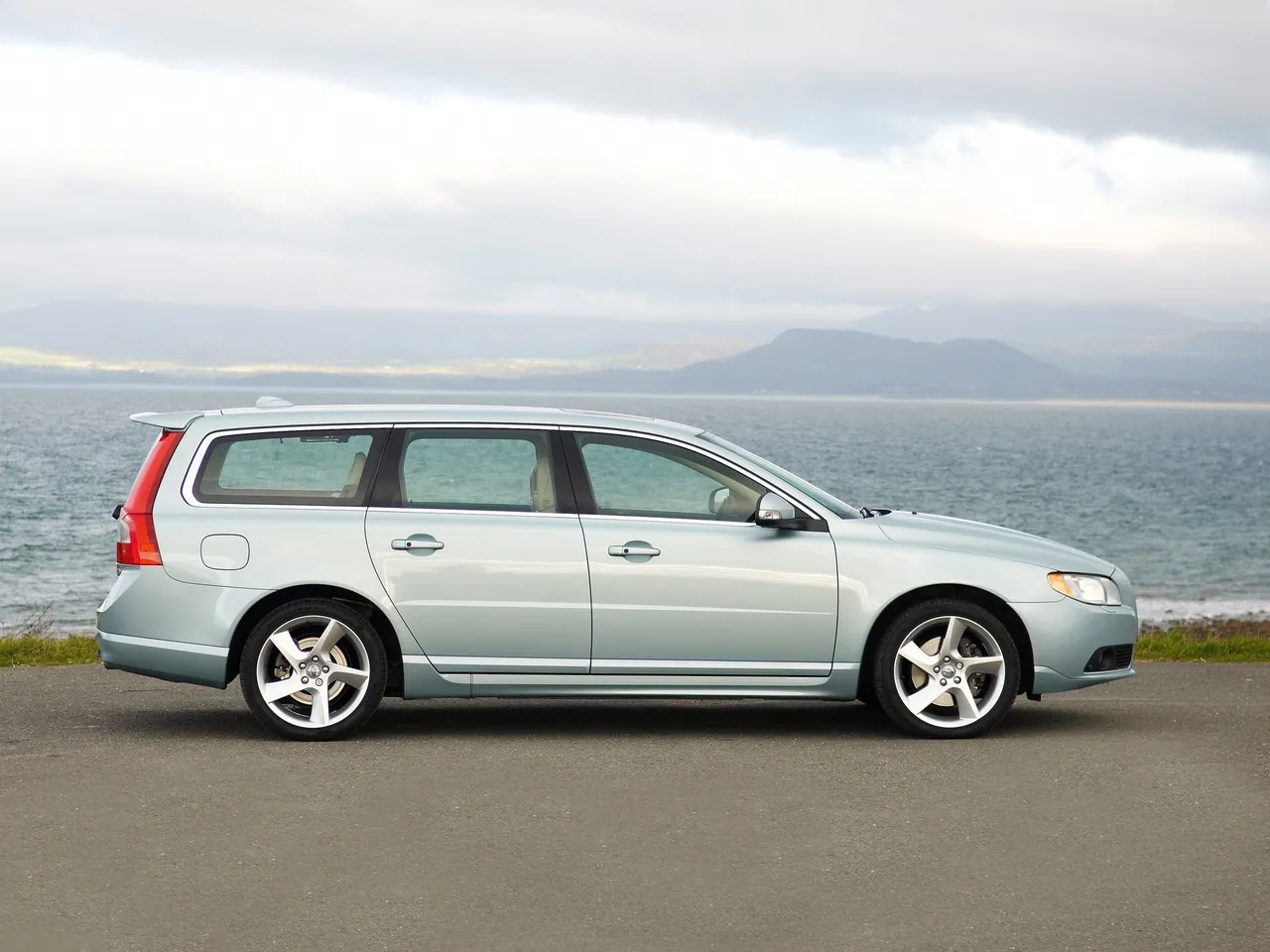 Volvo V70 (2008) – boční profil