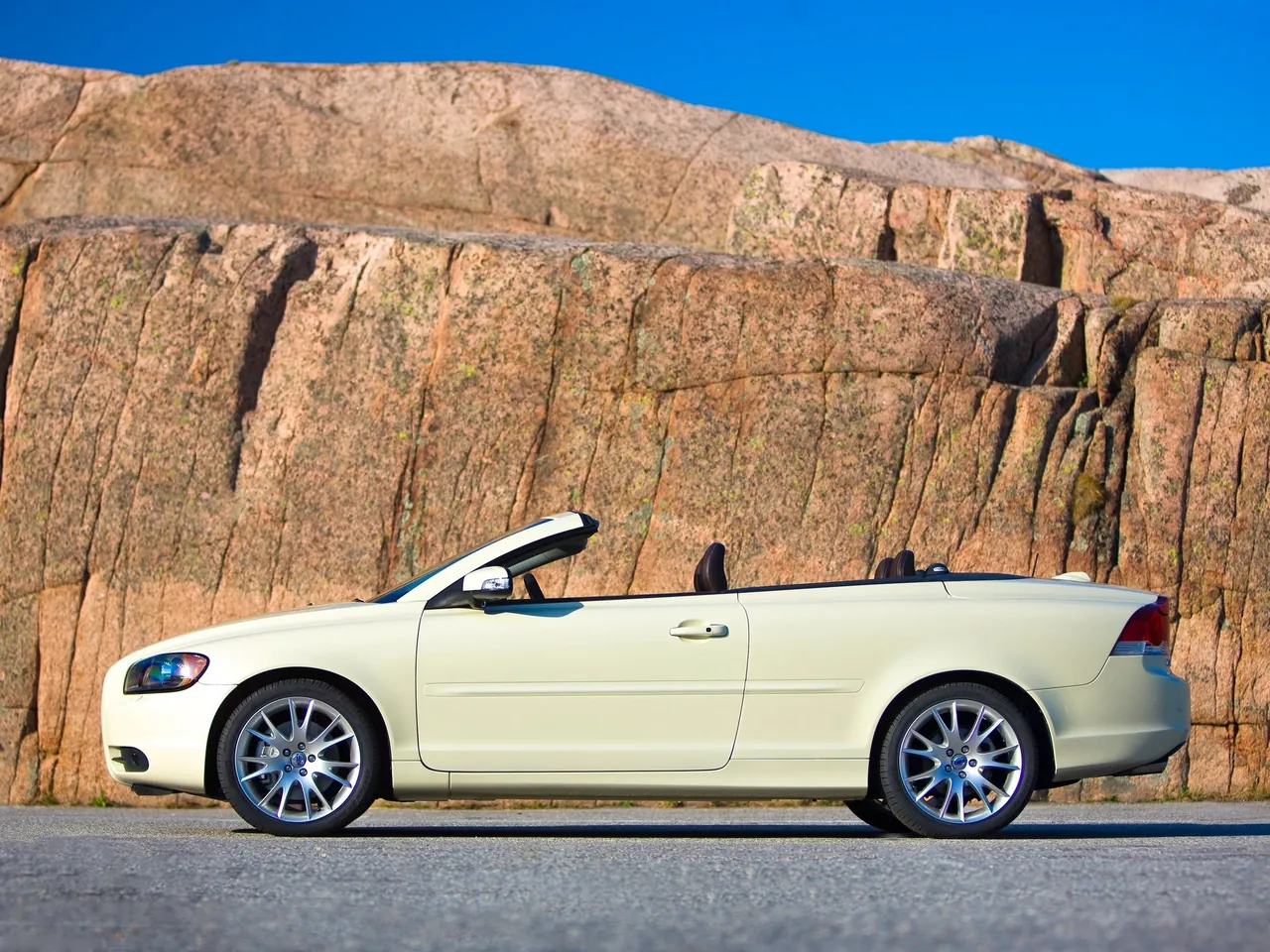 Volvo C70 (2007) – boční profil