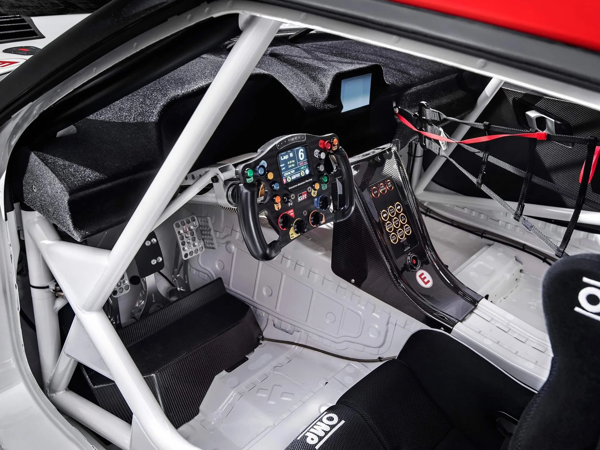 Toyota GR Supra Racing Concept (2018) – interiér