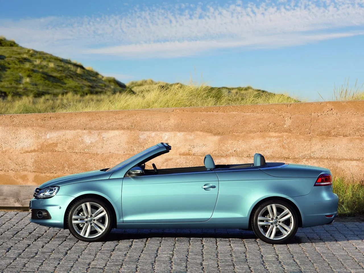 Volkswagen Eos (2011) - Side Profile