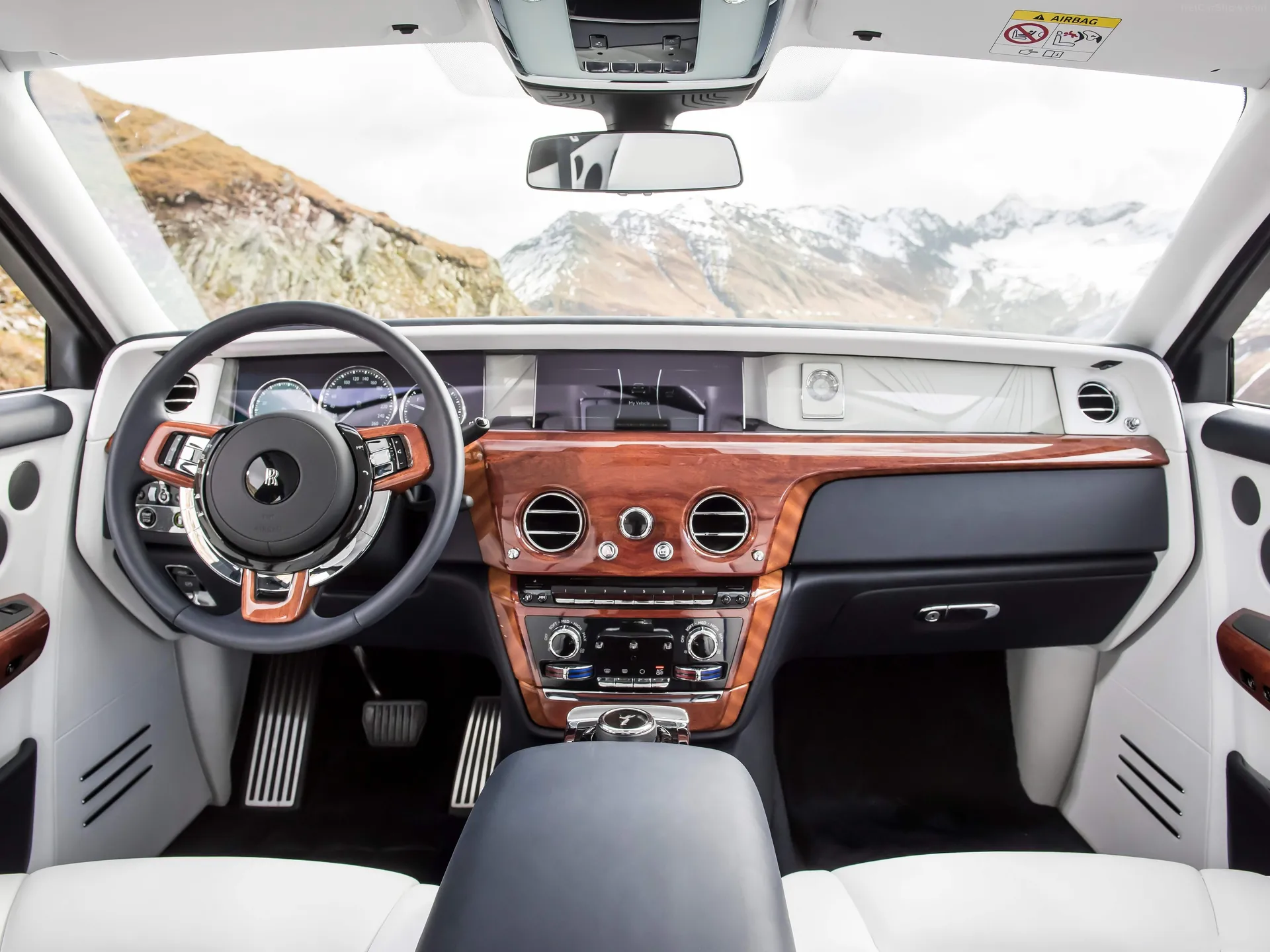 Rolls-Royce Phantom (2018) – interiér