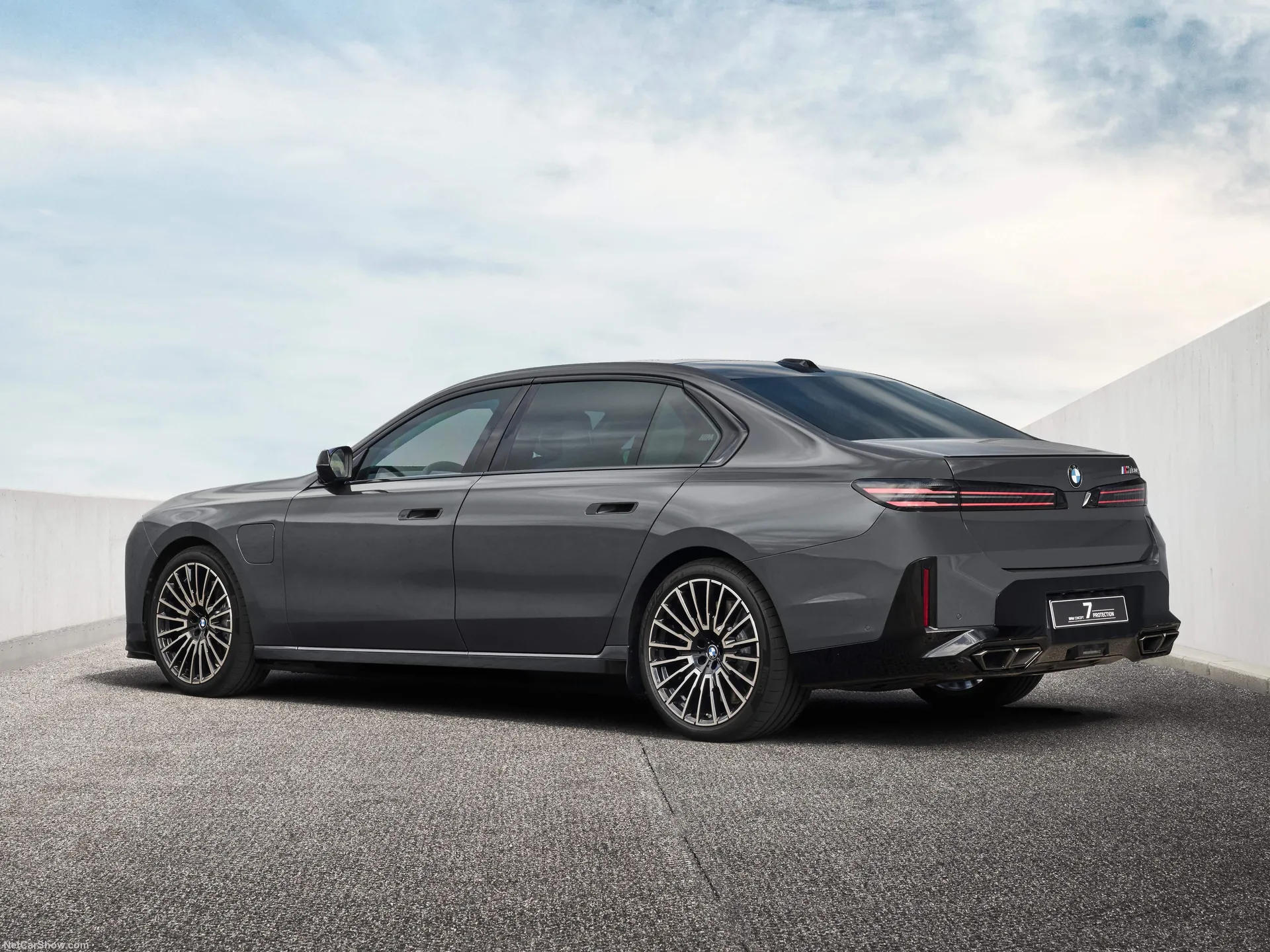 BMW 7 Protection Concept (2026) – zadní tříčtvrteční pohled