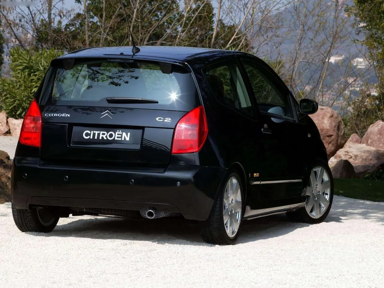 Citroen C2 (2004) – zadní tříčtvrteční pohled