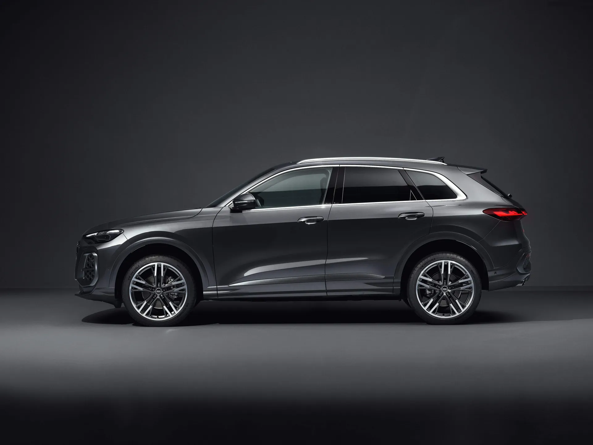 Audi Q5 (2025) – boční profil