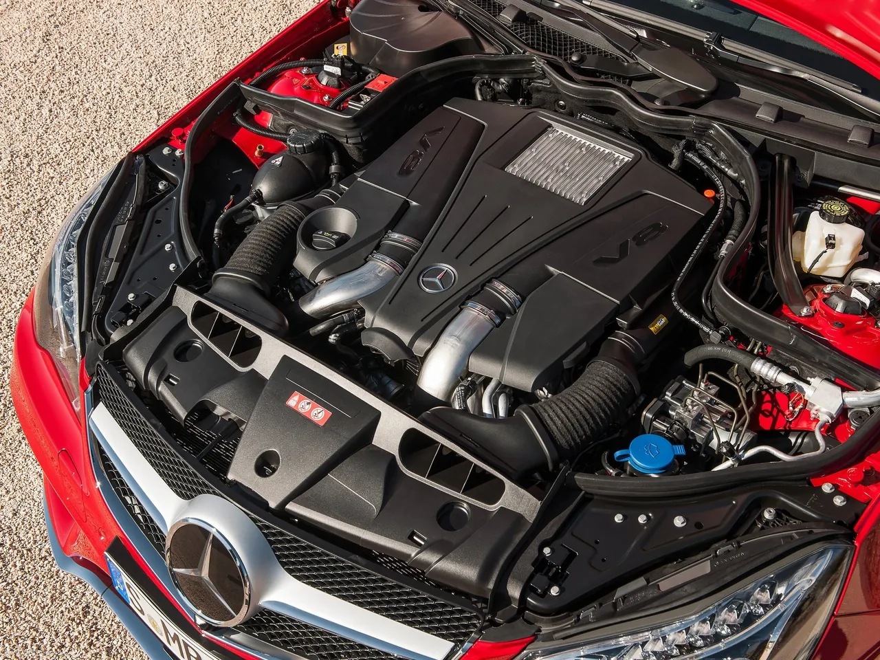 Mercedes-Benz E-Class Coupe (2014) – motorový prostor