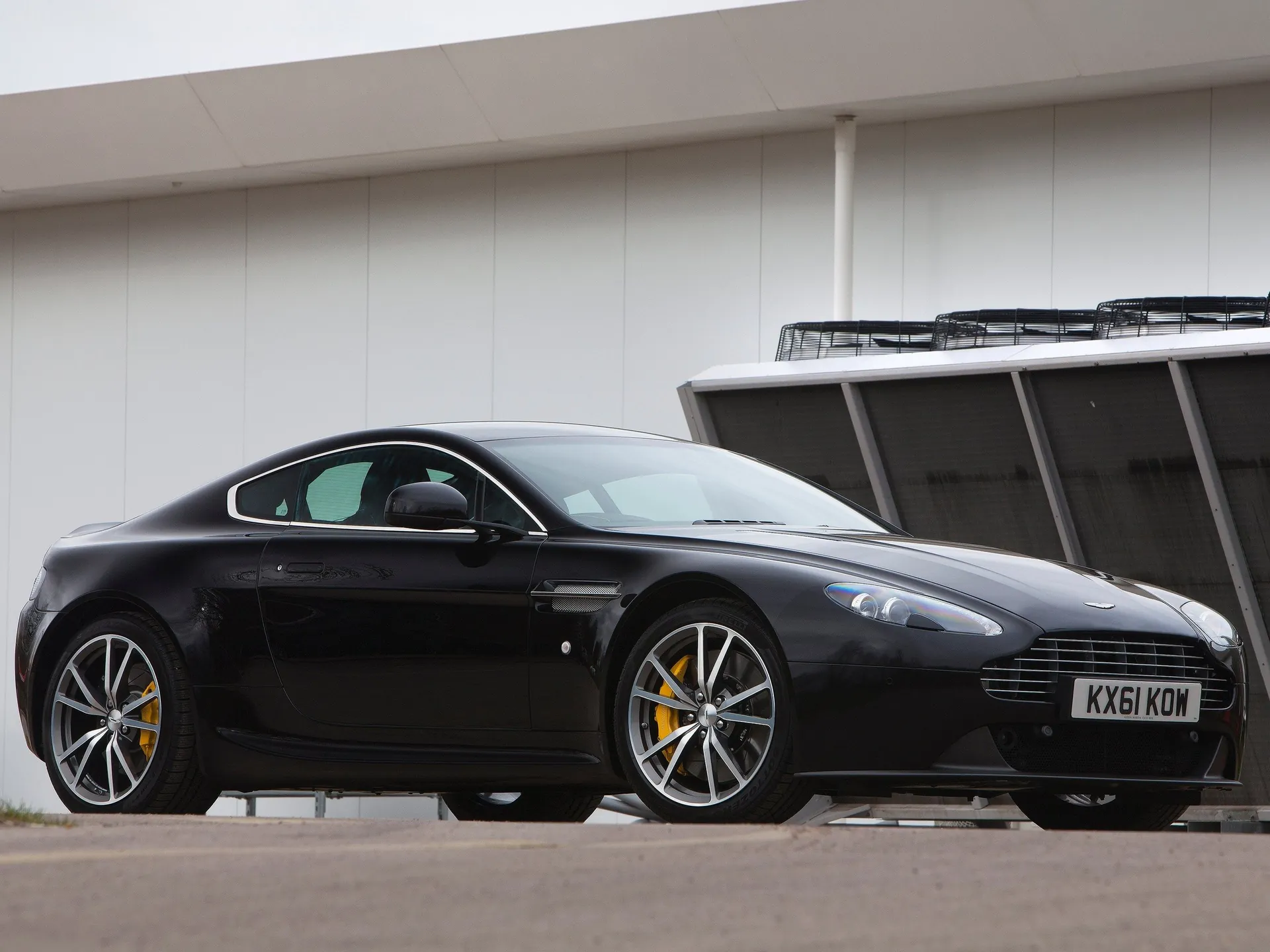 Aston Martin V8 Vantage (2012)
